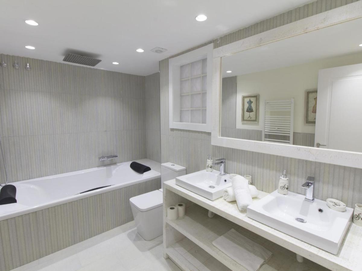 Sitges Spaces Mediterranean Apartments 5 Bedrooms, 4 Bathrooms, 75M2 Terrace, Centre Sitges- Sleeps 11 Екстериор снимка